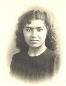 Figure 2: Young Zhālah (1323/1944?). Photograph from her first book of poems, Gul'hā-yi Khud'rū. Image source: Jaleh Esfahani Cultural Foundation.