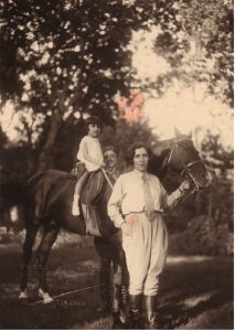 Figure 1: Īrāndukht Taymūrtāsh with her father, ʿAbd al-Husayn Taymūrtāsh (circa. 1930)