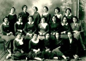 Fakhr ꜥUzmā Arghūn, middle row, second from the left.